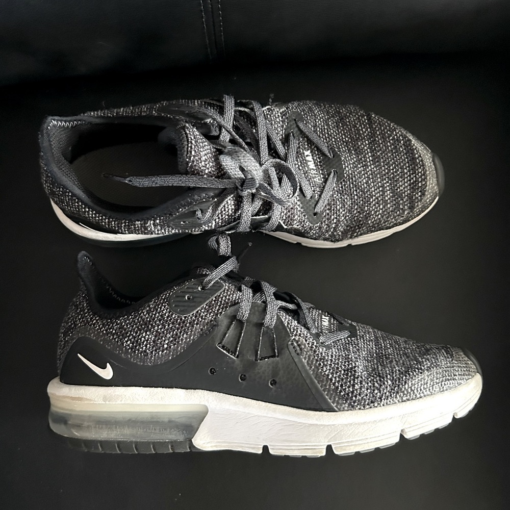 Nike Youth Air Max Sequent 3 Size 6.5 Y Black/Grey